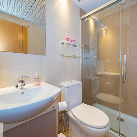 Luxury 2 Bed 2 Bath With Pool *