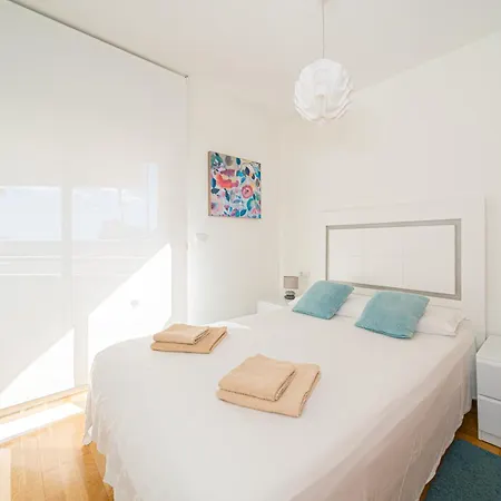 Luxury 2 Bed 2 Bath With Pool شقة *