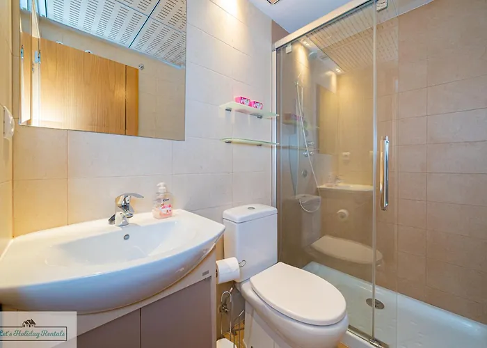 Luxury 2 Bed 2 Bath With Pool *