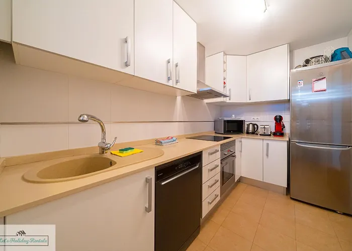 Luxury 2 Bed 2 Bath With Pool *