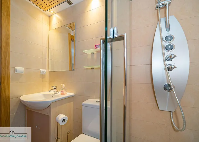 Luxury 2 Bed 2 Bath With Pool