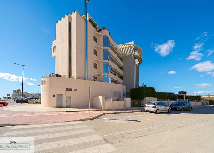 Luxury 2 Bed 2 Bath With Pool *