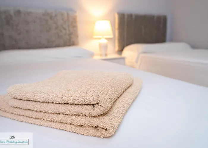 Luxury 2 Bed 2 Bath With Pool *