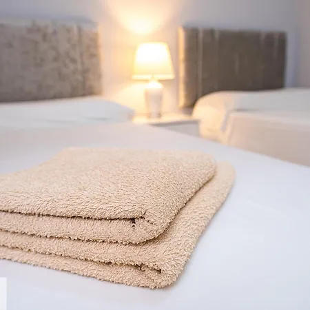 Luxury 2 Bed 2 Bath With Pool *